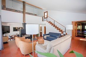 Liiiving in Caminha Countryside Pool House