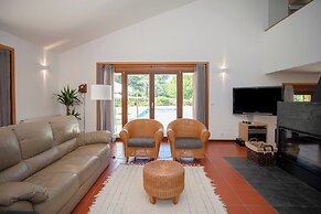 Liiiving in Caminha Countryside Pool House