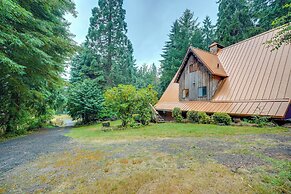 Explore Mt St Helens: A-frame Chalet w/ Deck!