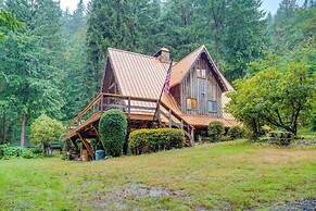 Explore Mt St Helens: A-frame Chalet w/ Deck!
