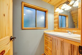 Explore Mt St Helens: A-frame Chalet w/ Deck!
