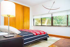Liiiving in Caminha Oak Tree Chill House