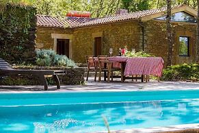 Liiiving in Caminha Oak Tree Chill House