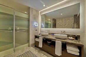 Mavilu Luxury Hotel