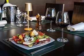 Bella Fino Hotel & Suites