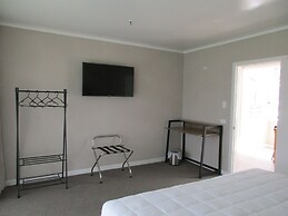 Valmai House & Motel