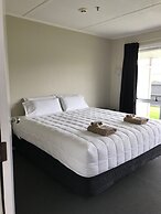 Valmai House & Motel