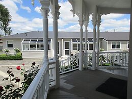 Valmai House & Motel