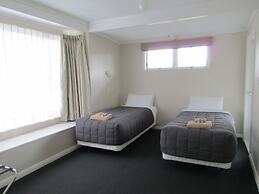 Valmai House & Motel