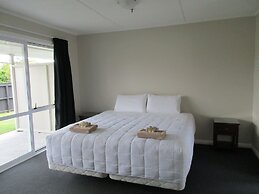 Valmai House & Motel