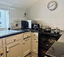 3-bed Seaside Haven - Sleeps 7 & Pet Friendly