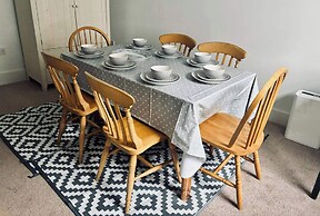 3-bed Seaside Haven - Sleeps 7 & Pet Friendly