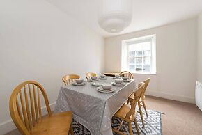 3-bed Seaside Haven - Sleeps 7 & Pet Friendly