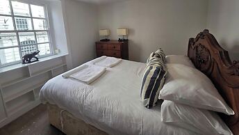 3-bed Seaside Haven - Sleeps 7 & Pet Friendly