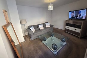3-bed Seaside Haven - Sleeps 7 & Pet Friendly