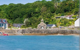 Cariad Bach 64 Dinas Cross