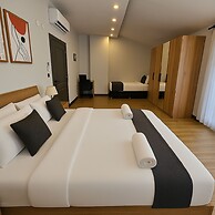 Professionally Maintained Spacious New Suites 2-3
