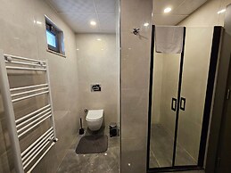 Professionally Maintained Spacious New Suites 2-2