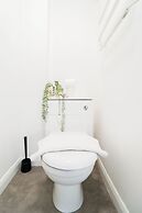 Spacious and Comfortable 2-bed Flat