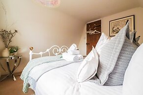 Charming Period Cottage With Free Wifi