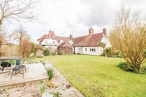 Charming Period Cottage With Free Wifi