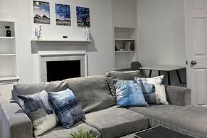 Central Apartment - Sleeps 2 & Private Patio