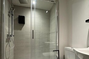 Central Apartment - Sleeps 2 & Private Patio