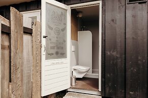 Tiny Holiday Home for 2 With Picnic Table