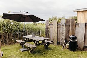 Tiny Holiday Home for 2 With Picnic Table