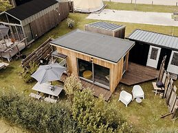 Tiny Holiday Home for 2 With Picnic Table