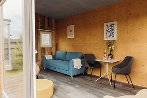 Tiny Holiday Home for 2 With Picnic Table