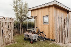 Tiny Holiday Home for 2 With Picnic Table