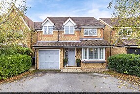 Homely 4 Bedroom House Addlestone