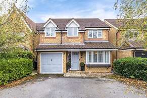 Homely 4 Bedroom House Addlestone