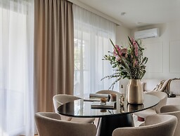 Electra Apartments by StayLab