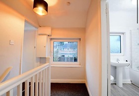 House - Sleeps 4-6 - Parking - Pet Friendly