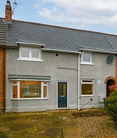 House - Sleeps 4-6 - Parking - Pet Friendly