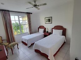 3 Bedroom Beachfront Cozy House