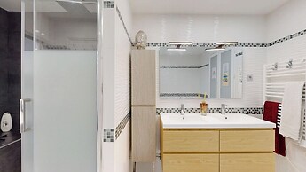 Kimia Suite Room