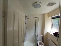 3 Bed House - Sleeps 5 - Pets - Parking
