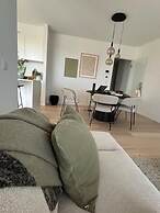 Modern Beach Apartment With Balcony Parking