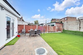 4 Bed - Sleeps 8 - Free Parking - Garden