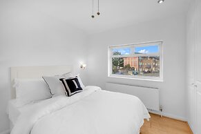 4 Bed - Sleeps 8 - Free Parking - Garden