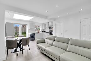 4 Bed - Sleeps 8 - Free Parking - Garden