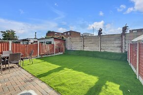 4 Bed - Sleeps 8 - Free Parking - Garden