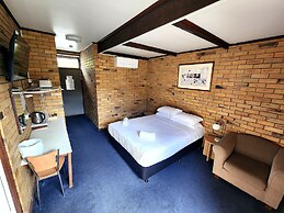 Fish Creek Hotel
