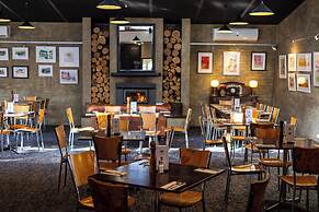 Fish Creek Hotel