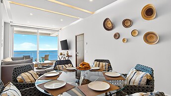 Beachfront 2BR - Pools & Balcony Views