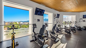 Beachfront 2BR - Pools & Balcony Views