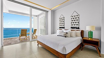 Beachfront 2BR - Pools & Balcony Views